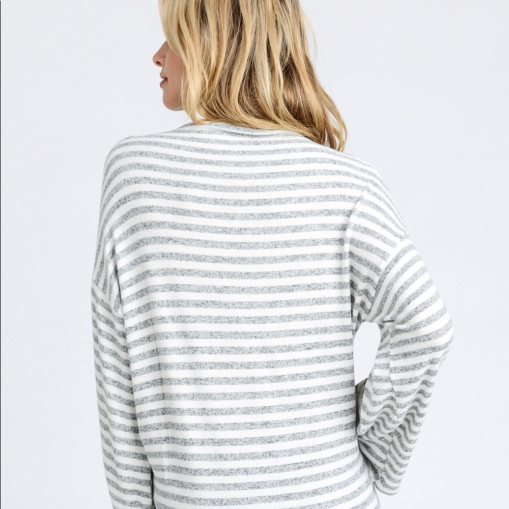 NEW‼️Grey White two tone side tie - sweater - Picture 6 of 6